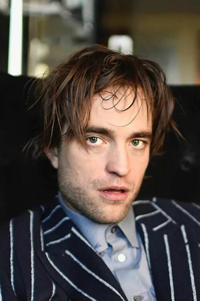 Robert Pattinson Hairstyle in a messy look