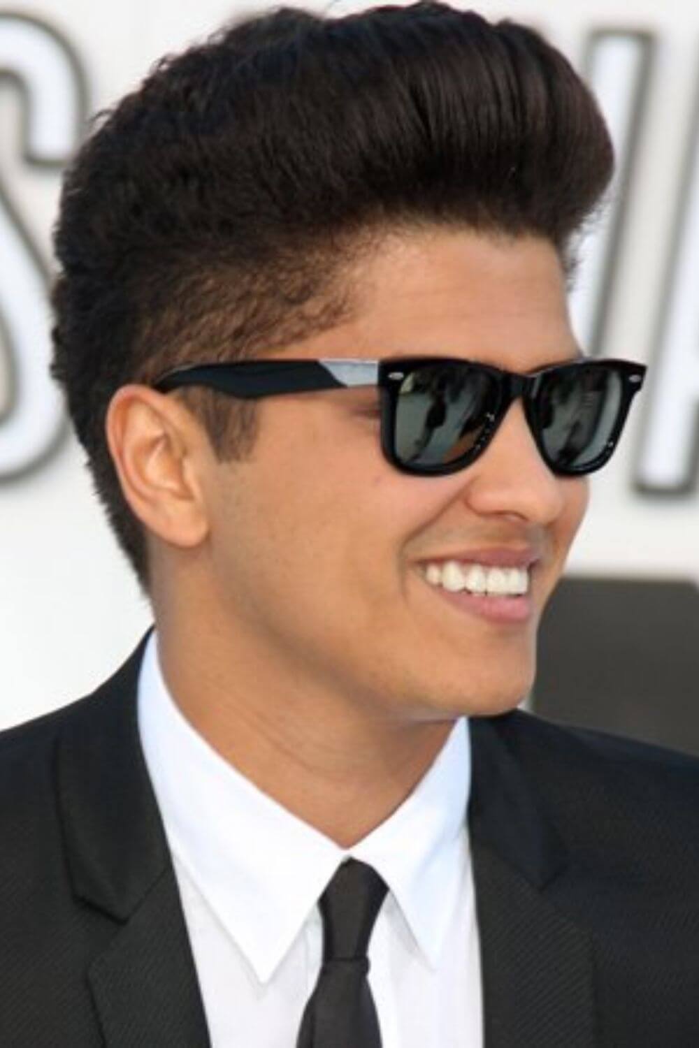 The Best Bruno Mars Hair Moments (Detailed Look & Gallery) | Heartafact
